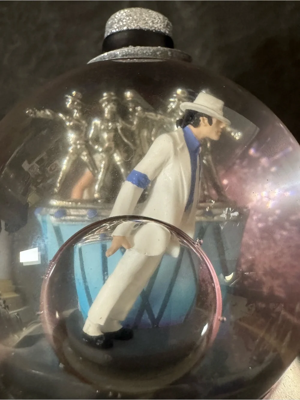 RARE Michael Jackson ONE Cirque Du Soleil musical light-up snowglobe Memorabilia